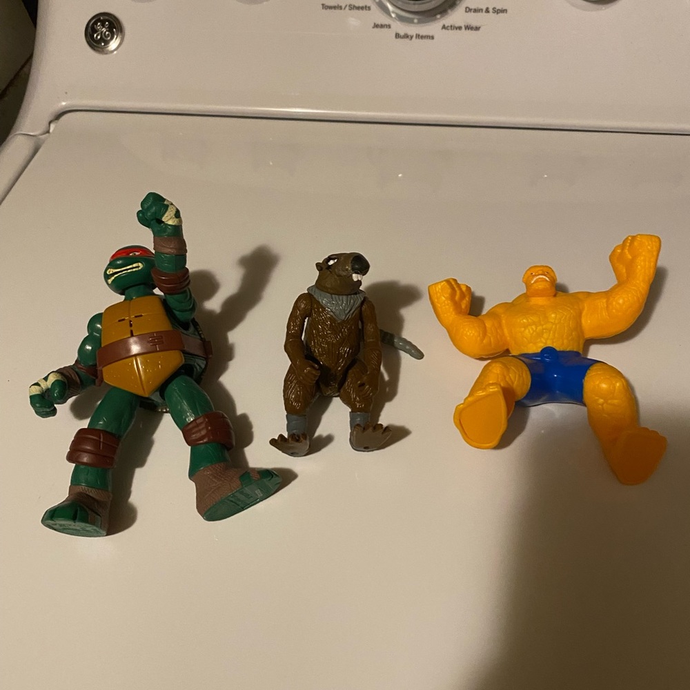 Action, figure bundle